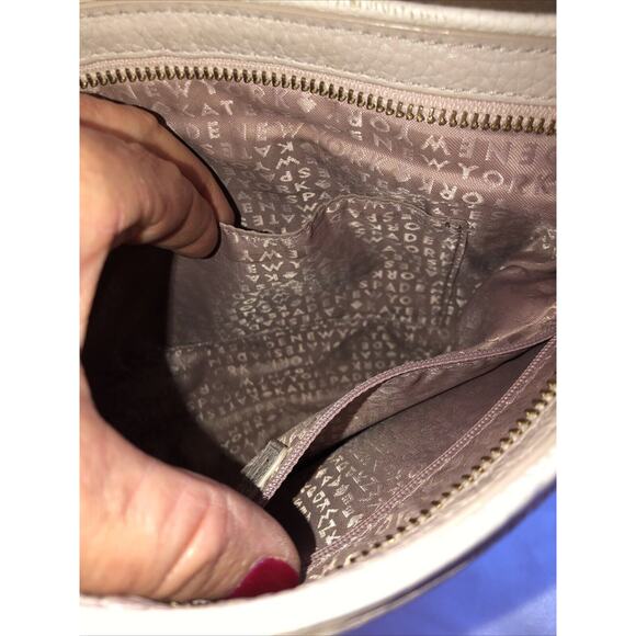 Kate Spade New York Purse Cross Body Tan Pebble Leather Tassle Front Zipper Pull - Picture 13 of 13